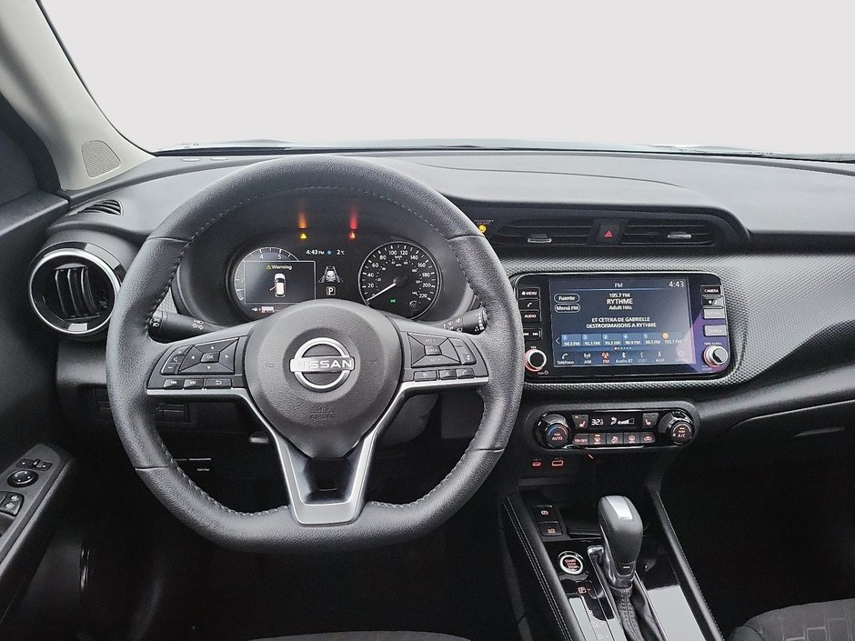 Nissan Kicks SV 2023-10