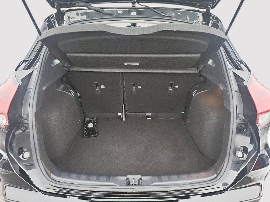 2024 Nissan Kicks SR-5