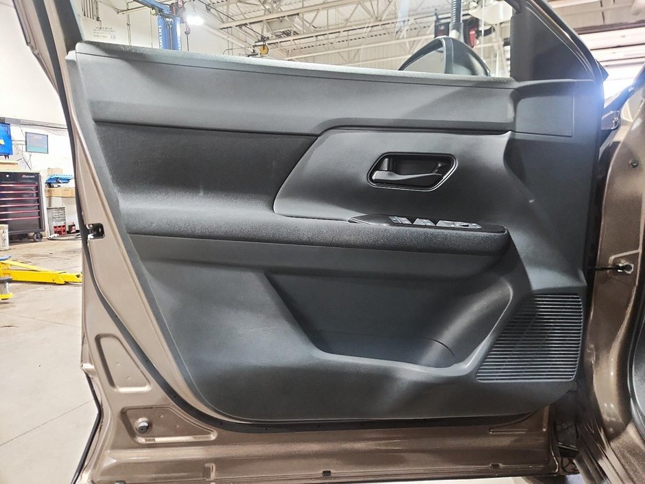 2025 Nissan Kicks S-10