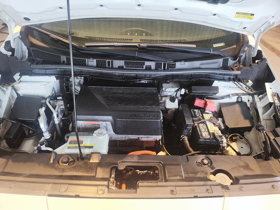 Nissan LEAF SV 2022-7
