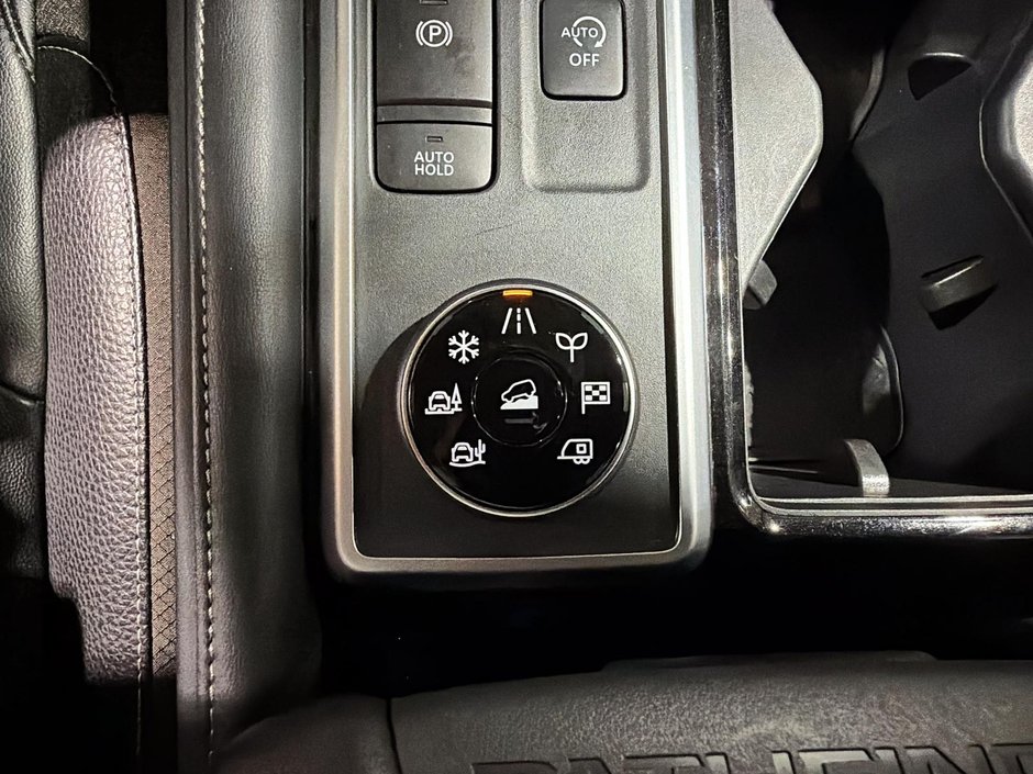 2024 Nissan Pathfinder SL AWD-16
