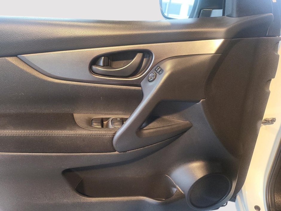 2019 Nissan Qashqai S-10