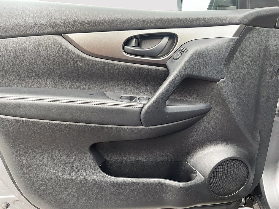 2021 Nissan Qashqai S-10