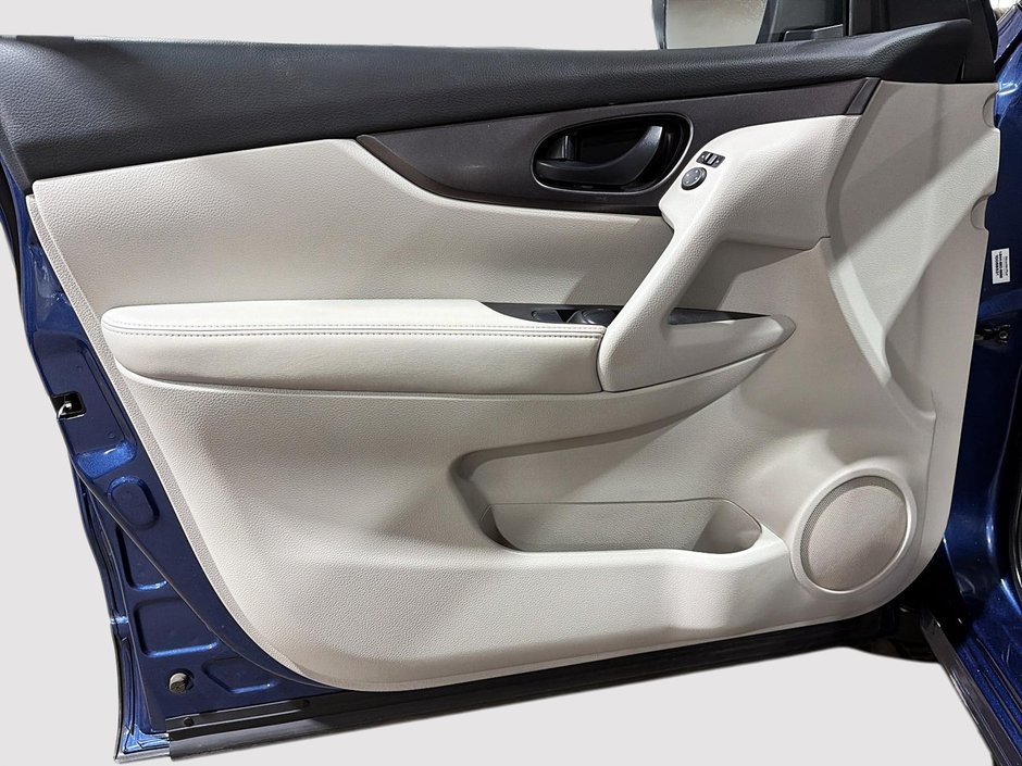 2022 Nissan Qashqai S-10