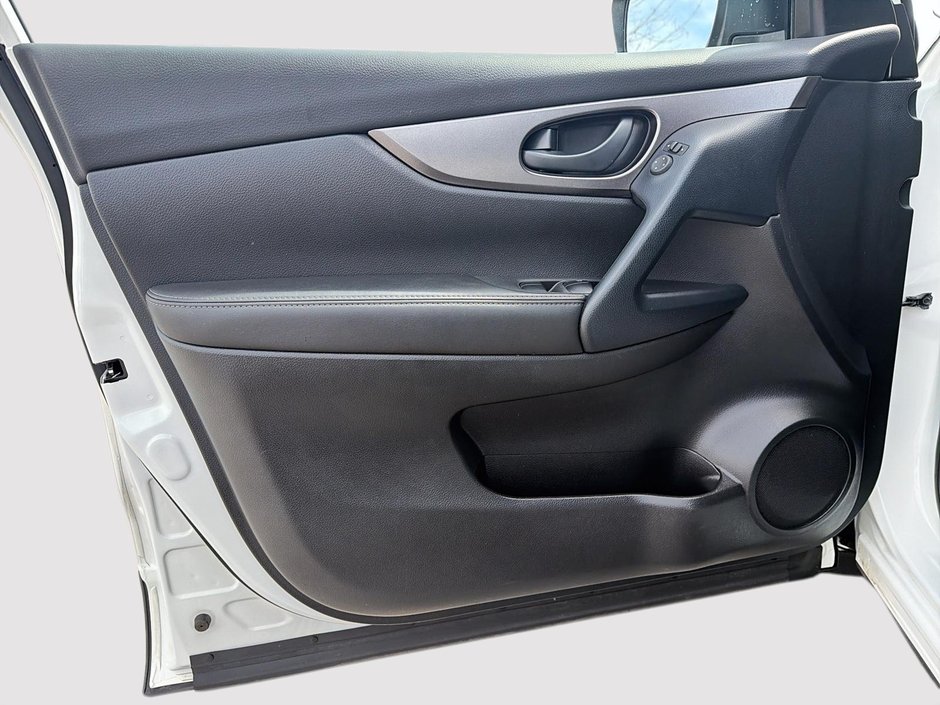 2023 Nissan Qashqai S-10