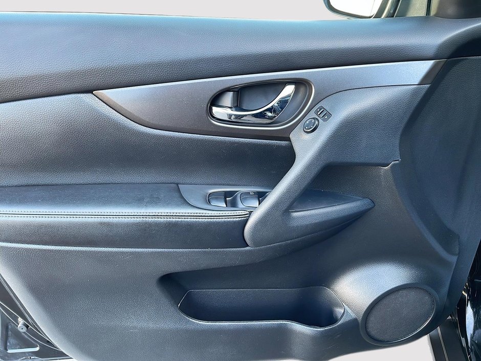 Nissan Rogue SV 2015-10