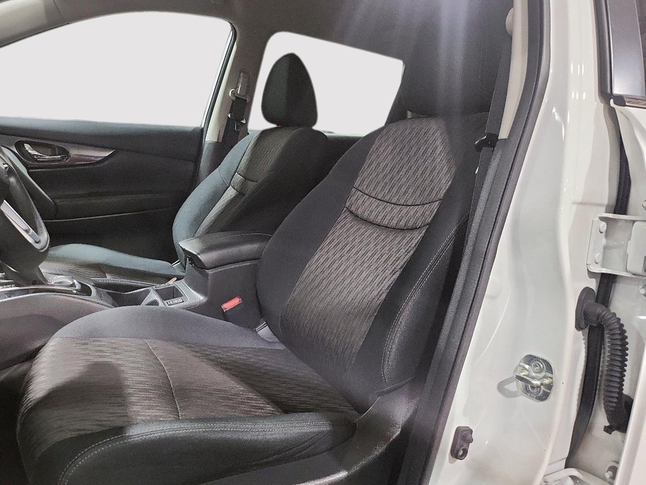 2017 Nissan Rogue SV-8