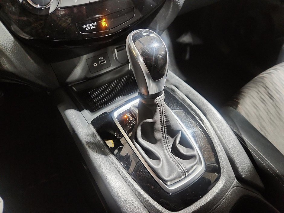 2019 Nissan Rogue S-14