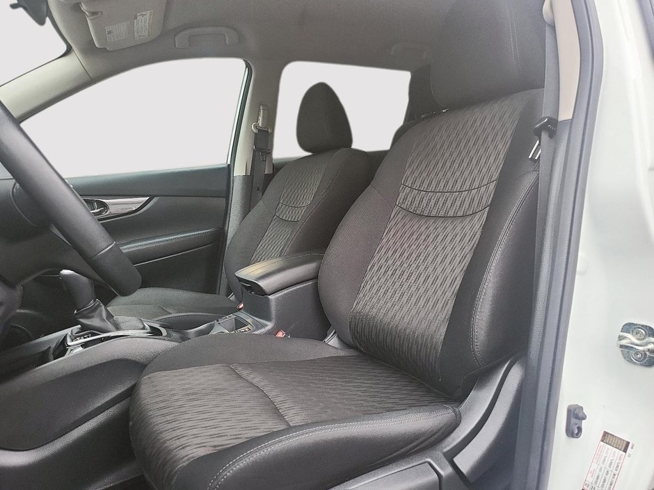 Nissan Rogue S 2020-8