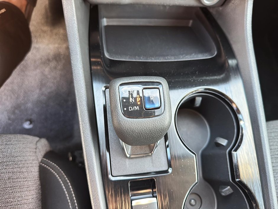 2022 Nissan Rogue S-14