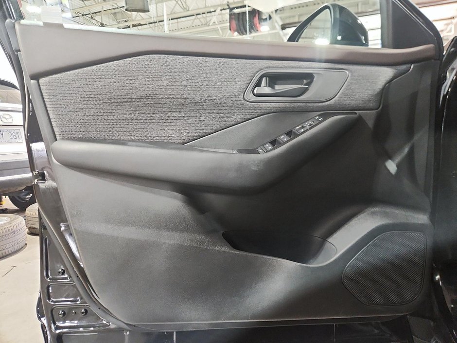 2023 Nissan Rogue S-10