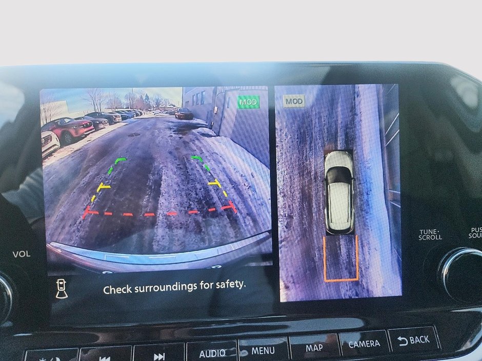 Nissan Rogue Platinum 2023-17