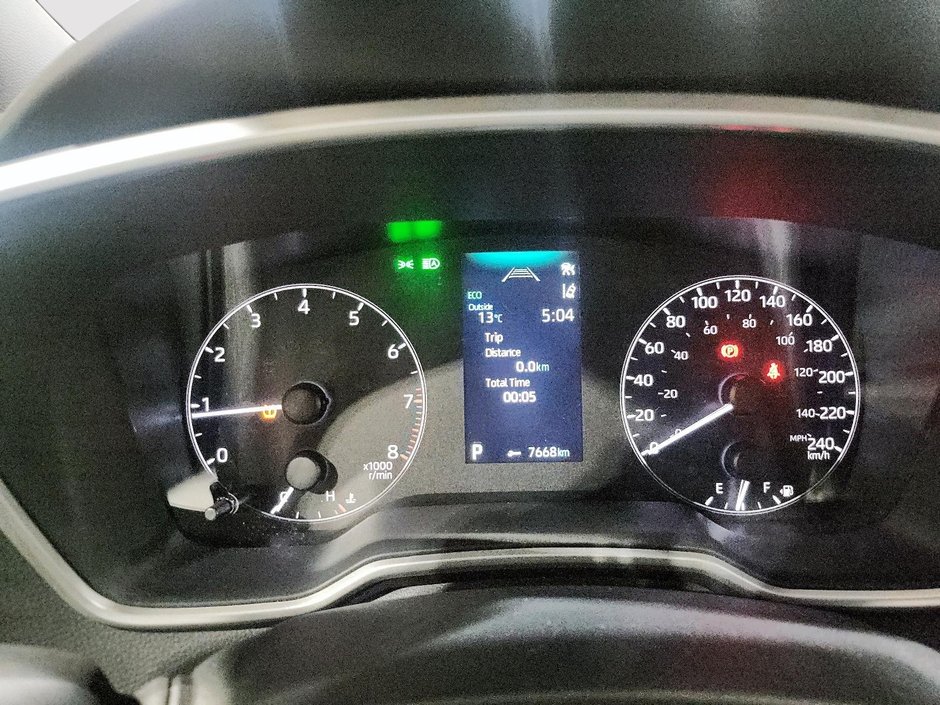 2024 Toyota Corolla Hatchback SE-13