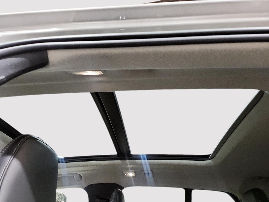 2023 Volvo XC40 Plus Bright Theme-16