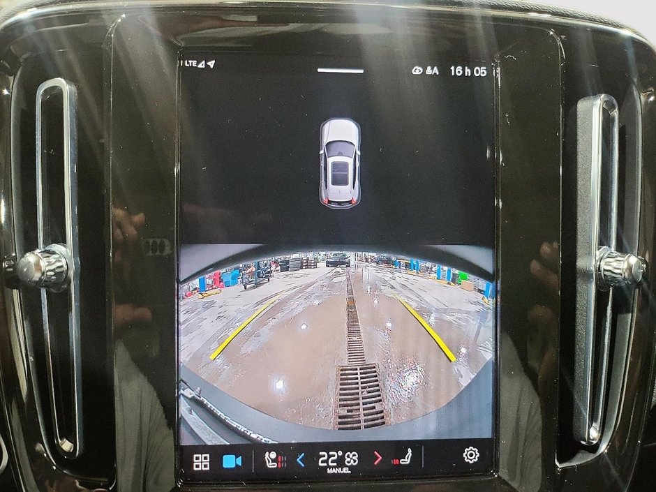 2023 Volvo XC40 Plus Bright Theme-17