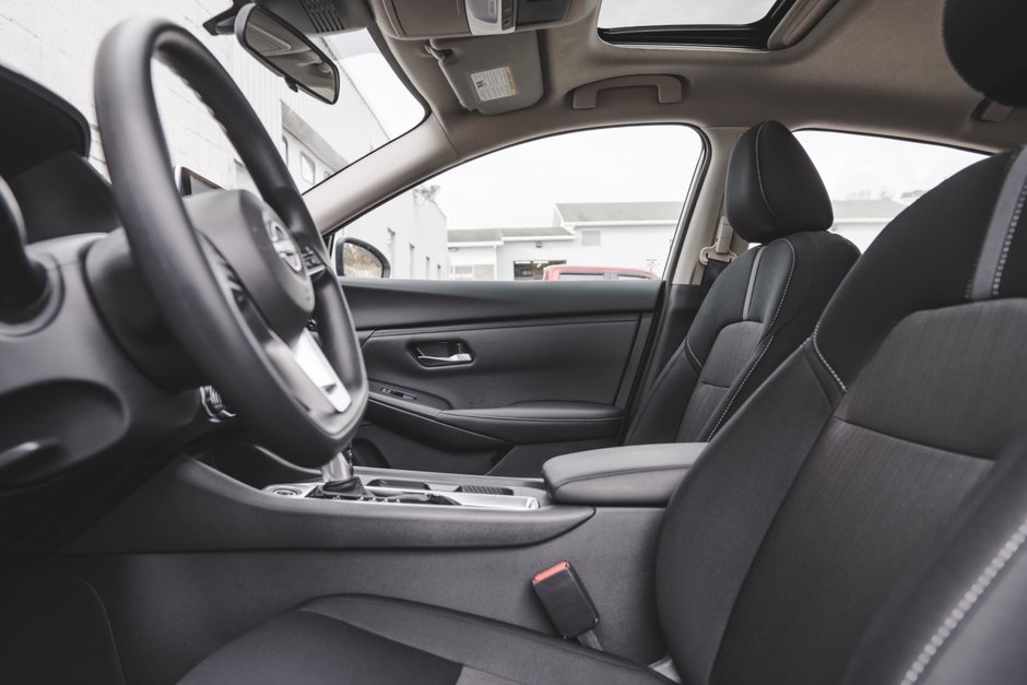 2025 Nissan Sentra SV MOONROOF-10