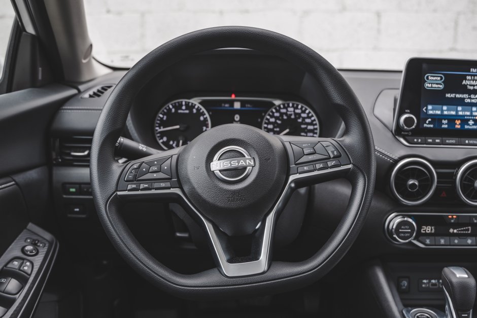 2025 Nissan Sentra SV MOONROOF-14