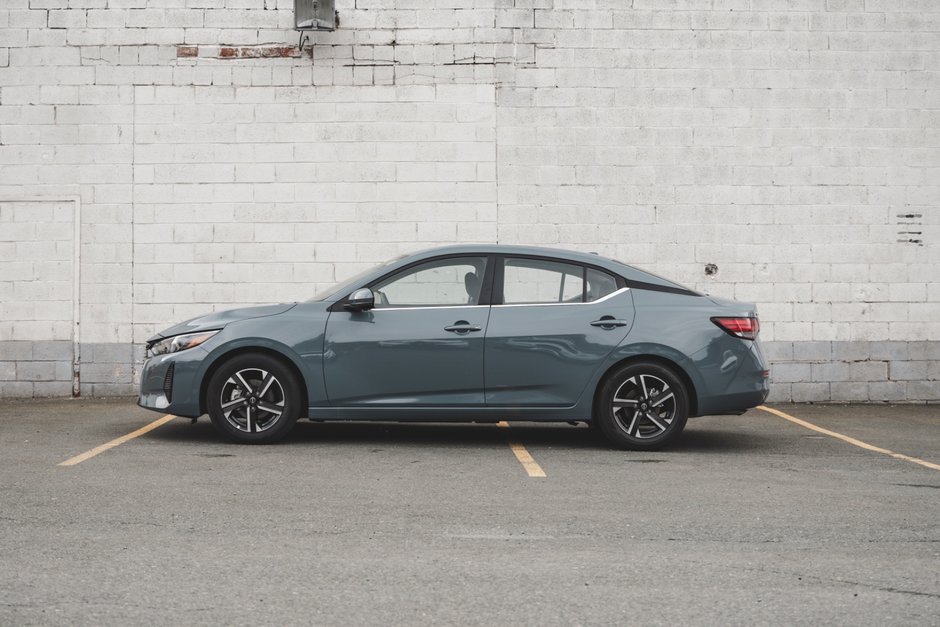 2025 Nissan Sentra SV MOONROOF-0