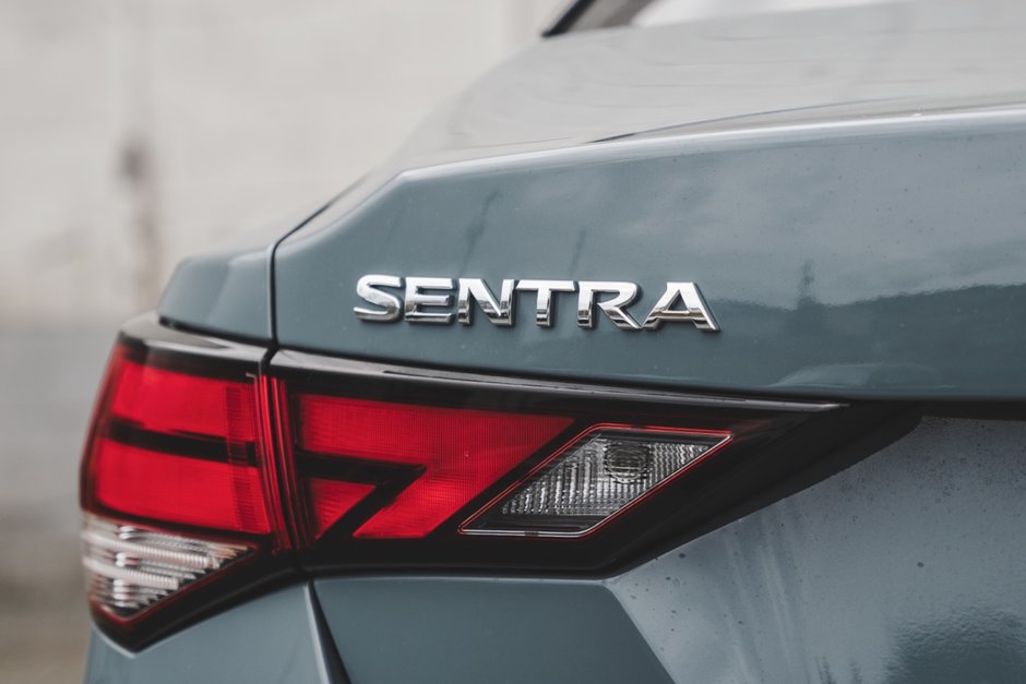2025 Nissan Sentra SV MOONROOF-8