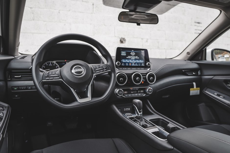 2025 Nissan Sentra SV MOONROOF-12