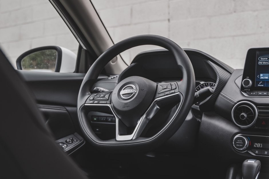2025 Nissan Sentra SV MOONROOF-13