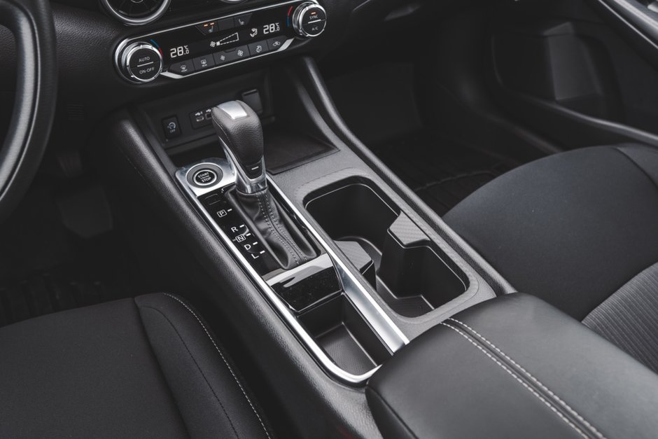 2025 Nissan Sentra SV MOONROOF-18