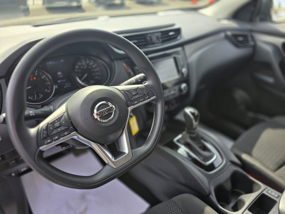 2022 Nissan Qashqai S FWD-16