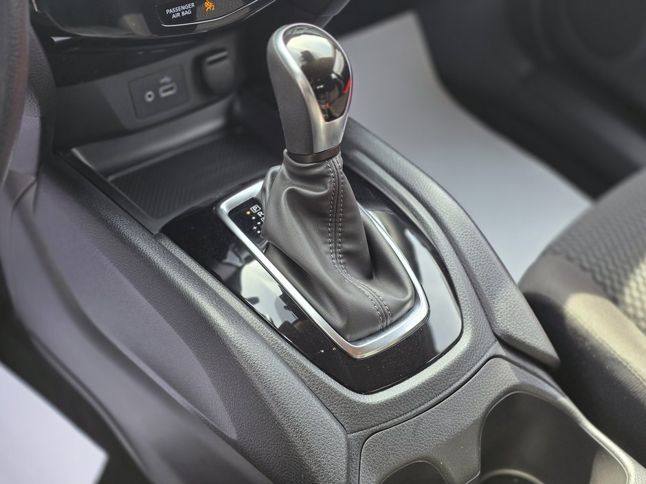 2022 Nissan Qashqai S FWD-22