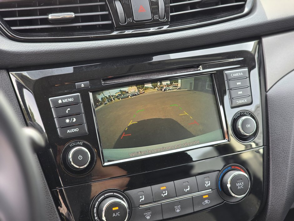 2022 Nissan Qashqai S FWD-19
