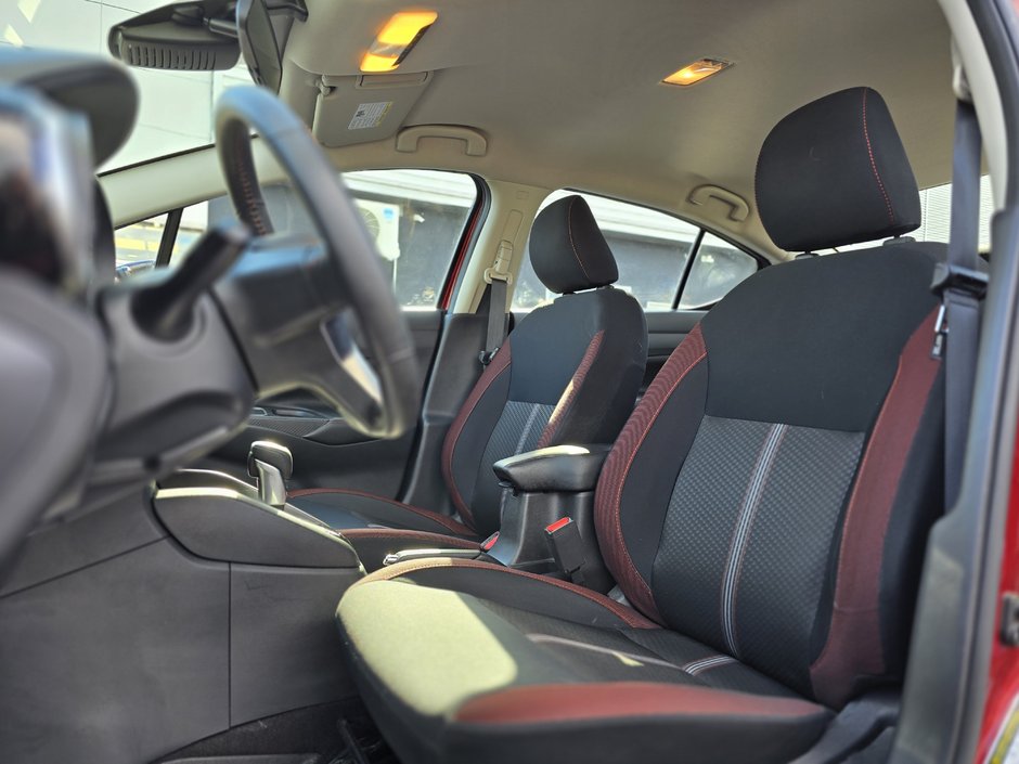 Nissan Versa SR 2023-14