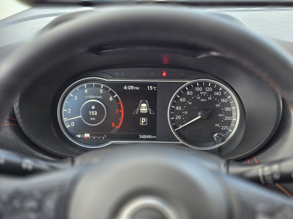 Nissan Versa SR 2023-17
