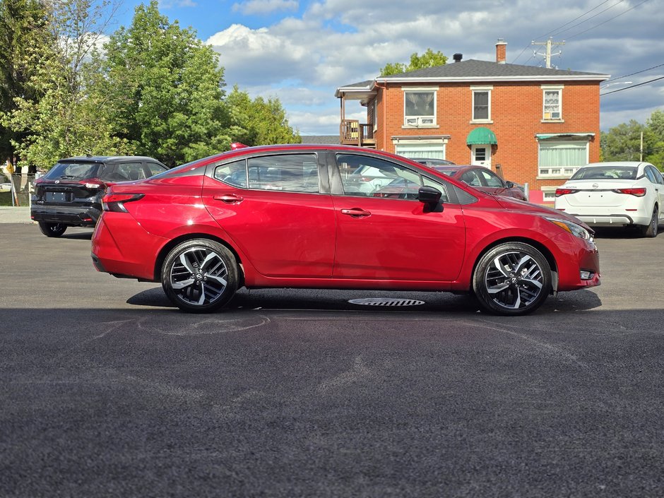 Nissan Versa SR 2023-3