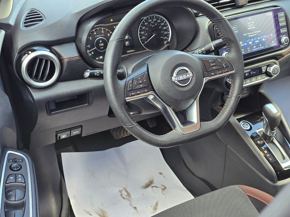 Nissan Versa SR 2023-15