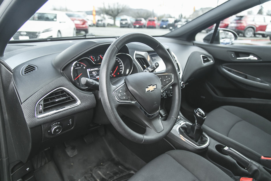 2017 Chevrolet Cruze LT-11