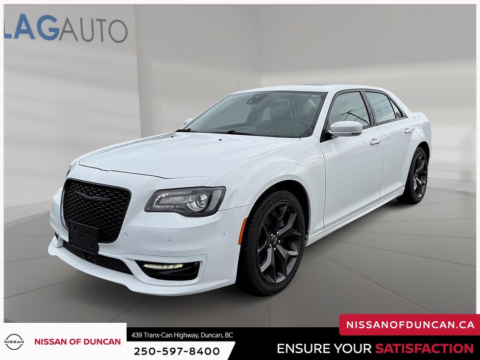 2023 Chrysler 300 Touring-0
