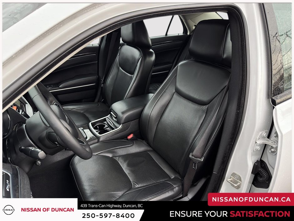 2023 Chrysler 300 Touring-9