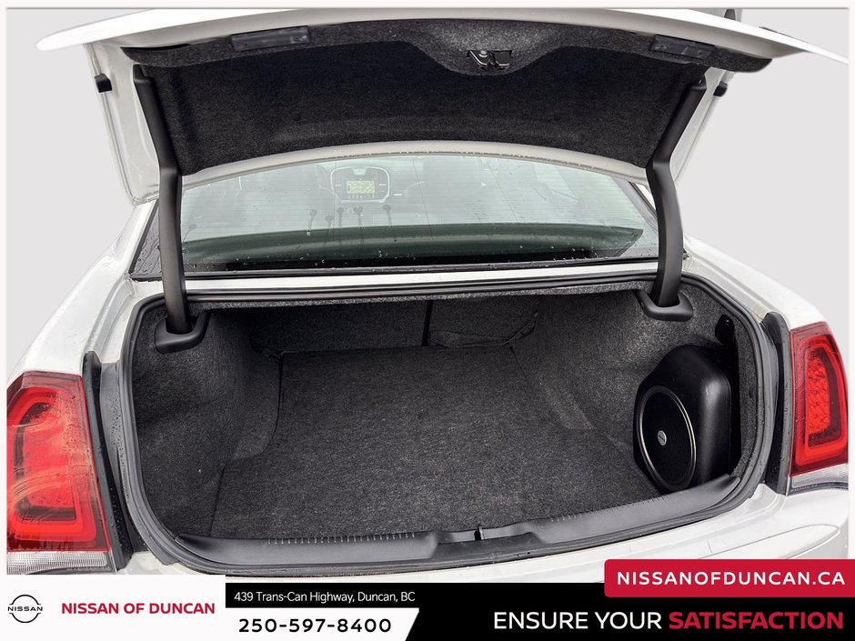 2023 Chrysler 300 Touring-5