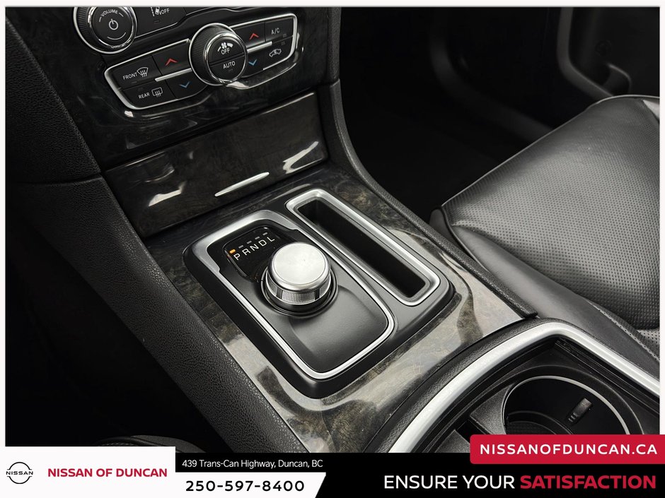 2023 Chrysler 300 Touring-18