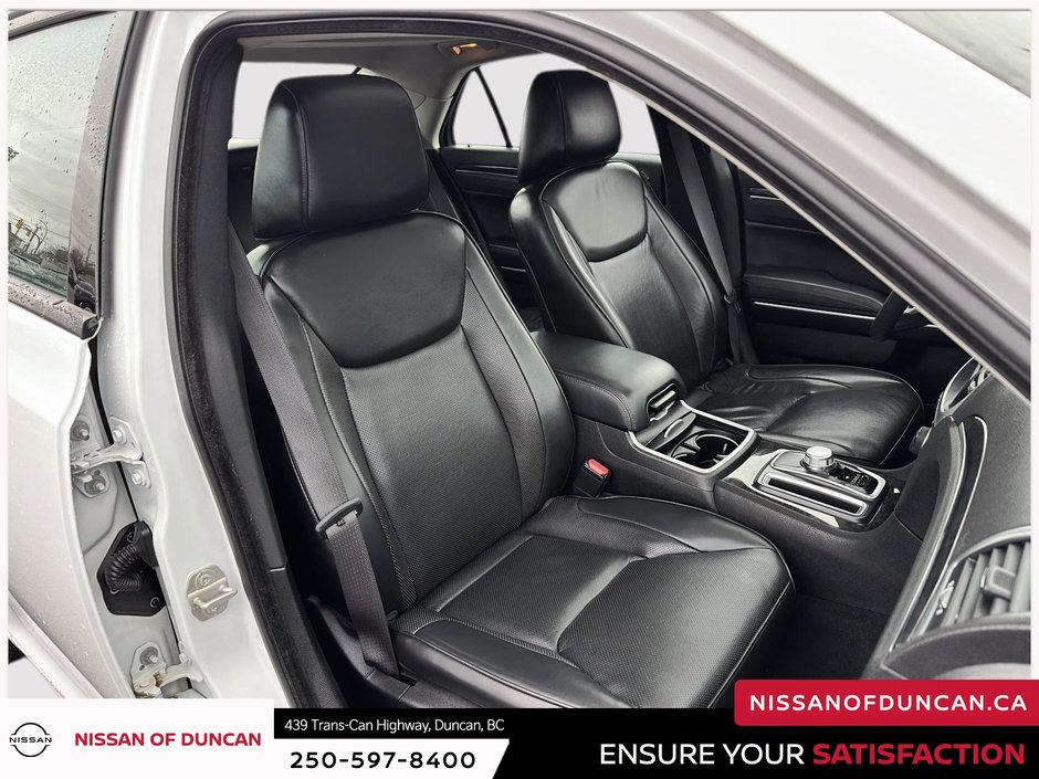 2023 Chrysler 300 Touring-8