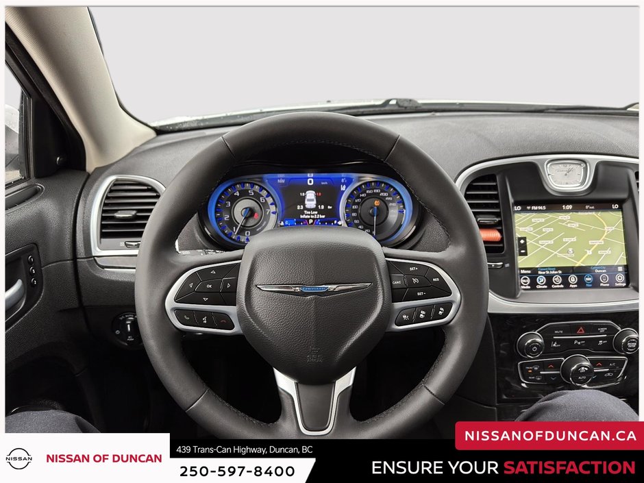 2023 Chrysler 300 Touring-15