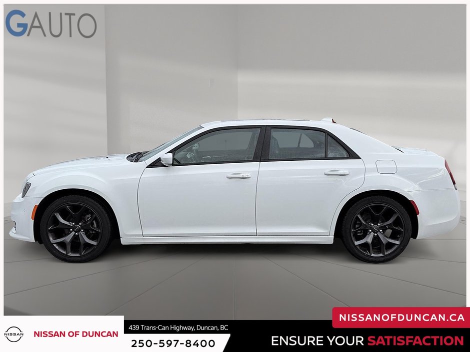2023 Chrysler 300 Touring-4