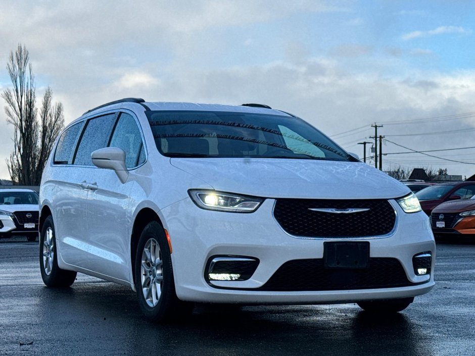 2022 Chrysler Pacifica Touring L-2