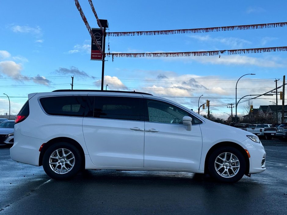 2022 Chrysler Pacifica Touring L-3