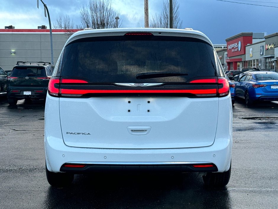 2022 Chrysler Pacifica Touring L-5