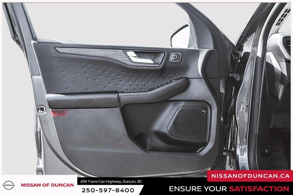 2020 Ford Escape Titanium Hybrid-10