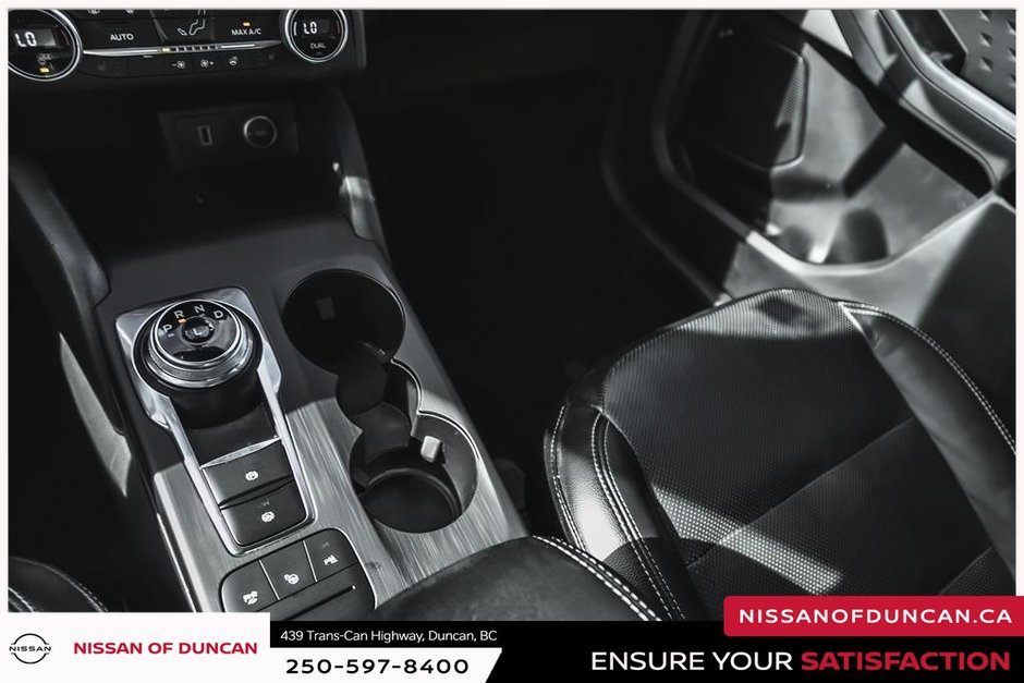 2020 Ford Escape Titanium Hybrid-32