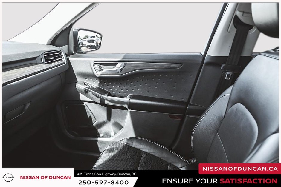 2020 Ford Escape Titanium Hybrid-33