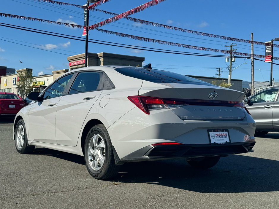 2023 Hyundai Elantra Essential | Apple Carplay | Backup Cam | ONLY 10K!-7