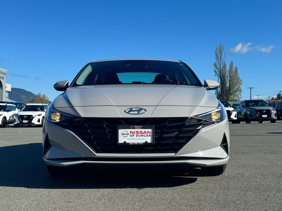 2023 Hyundai Elantra Essential | Apple Carplay | Backup Cam | ONLY 10K!-2