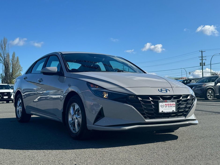 2023 Hyundai Elantra Essential | Apple Carplay | Backup Cam | ONLY 10K!-3